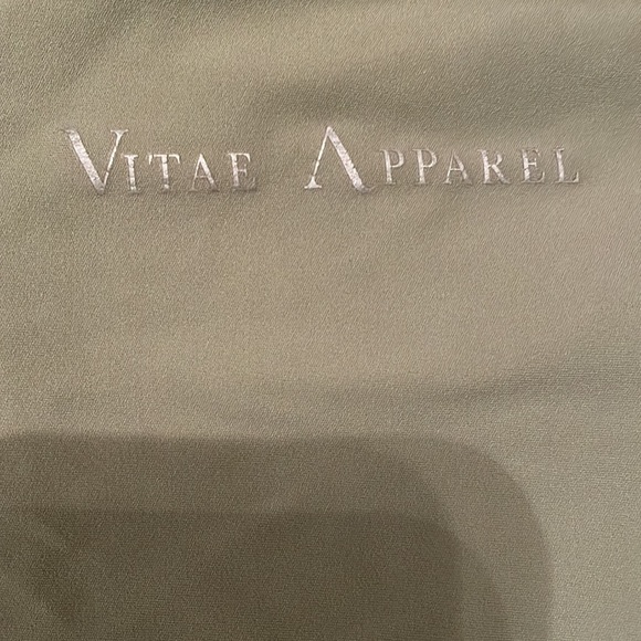 Vitae Apparel Green Leggings - Picture 2 of 4